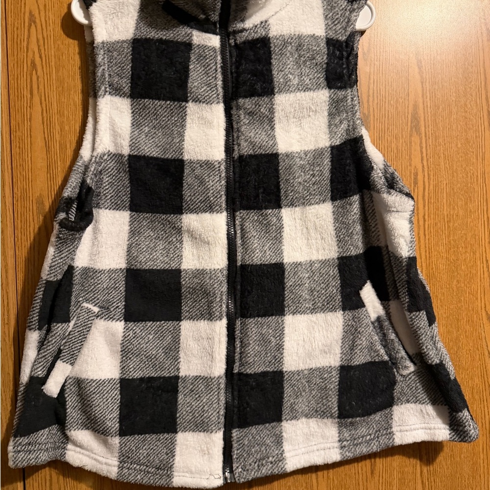 SHEIN Black and White Buffalo Plaid Fleece Vest - 3XL